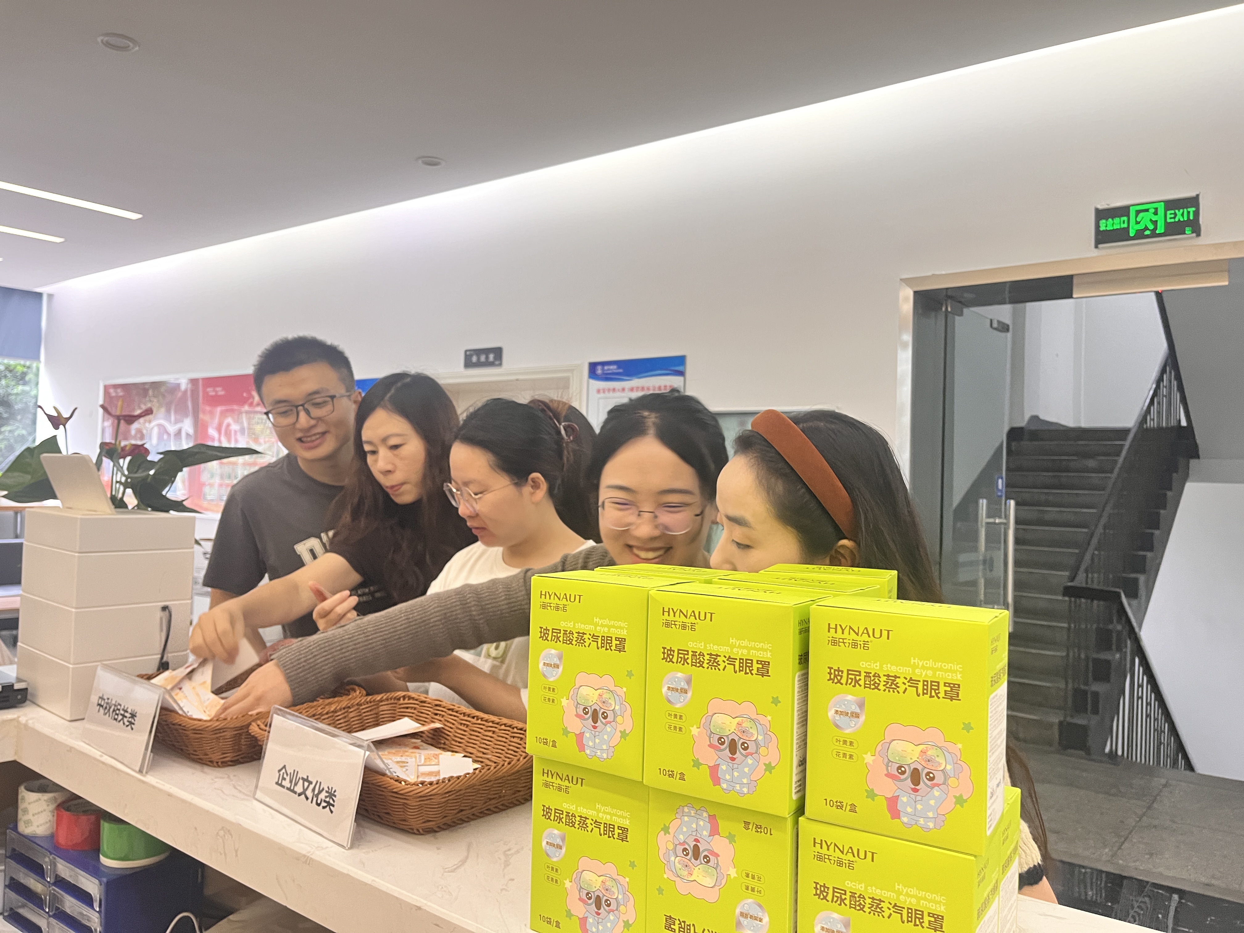 75b9f9e1-2fed-4da8-b45a-4c7d46381402 75b9f9e1-2fed-4da8-b45a-4c7d46381402