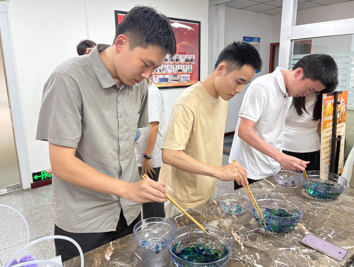 c2568b4c-fb33-442f-b220-aea3a3720388 c2568b4c-fb33-442f-b220-aea3a3720388